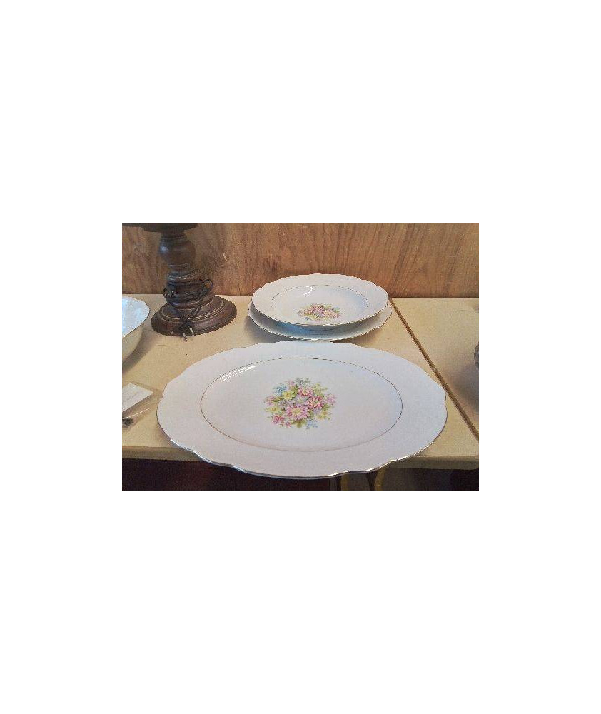 PLAT PORCELAINE BLANCHE MOTIF FLORAL 