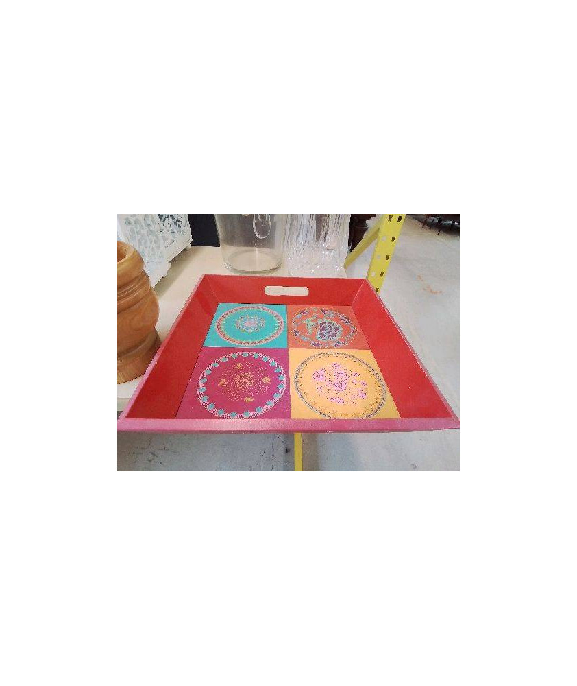 PLATEAU ROUGE MOTIF ROND DECORÉ 