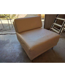 FAUTEUIL EN CUIR BEIGE 