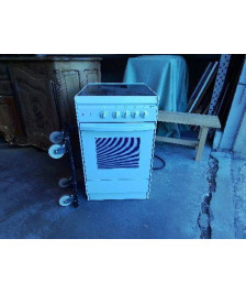 CUISINIÈRE ÉLECTRIQUE ET PLAQUE VITROCERAMIQUE
