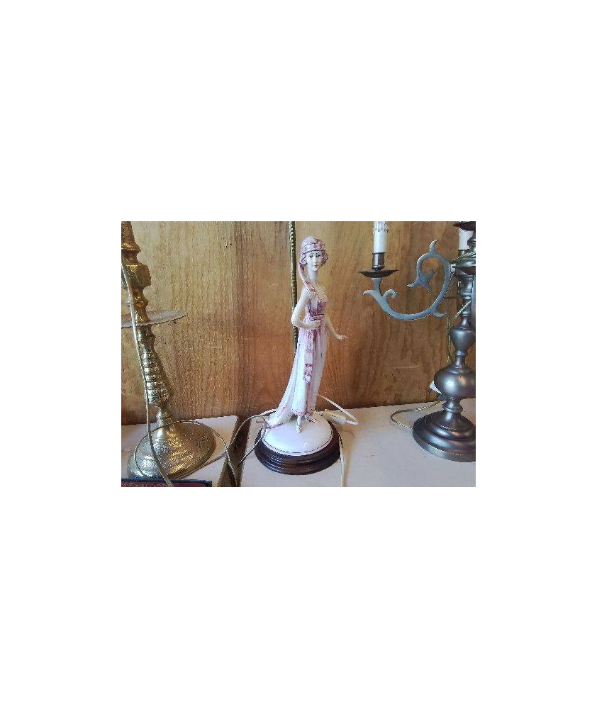 LAMPE DAME DE PORCELAINE 