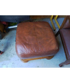 POUF EN CUIR