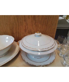 SOUPIERE EN PORCELAINE 