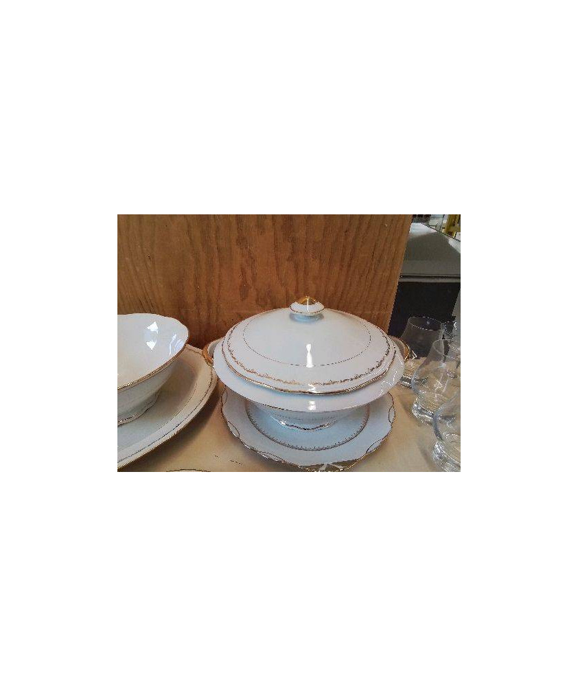 SOUPIERE EN PORCELAINE 