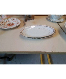 PLAT OVALE EN PORCELAINE 