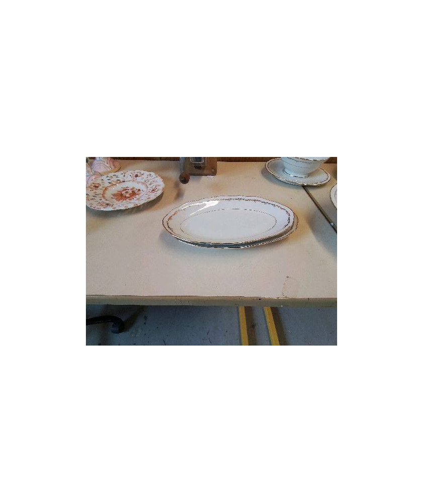 PLAT OVALE EN PORCELAINE 