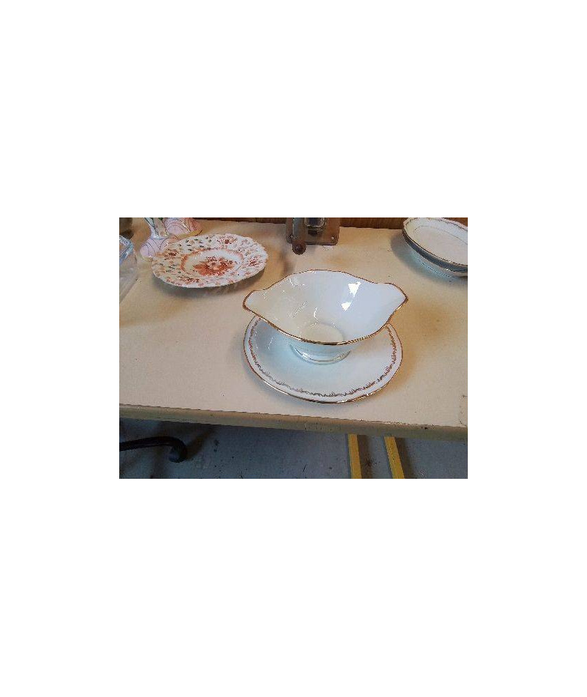 SAUCIÈRE EN PORCELAINE 