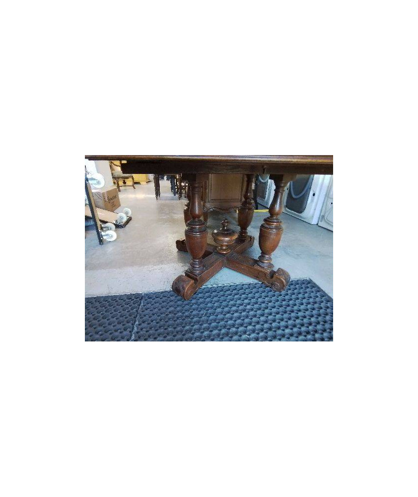 TRES GRANDE TABLE OVALE EN NOYER STYLE 19 EME