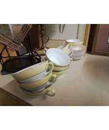 TASSE À CAFÉ AVEC SOUCOUPE JAUNE ET DORÉ 