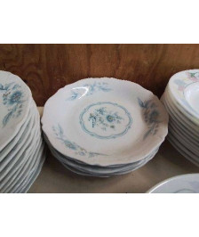 LOT DE 6 ASSIETTES EN PORCELAINE MOTIF FLORAL BLEU 