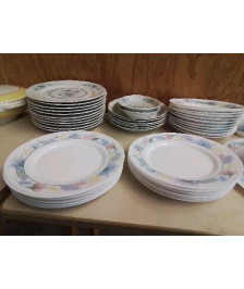 LOT DE 6 ASSIETTES PLATES ARCOPAL MOTIF FLORAL 