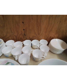TASSE ET SOUCOUPE ARCOPAL MOTIF FLORAL 