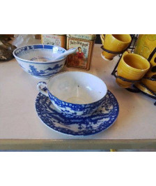 TASSE ET SOUCOUPE BLEU PORCELAINE FINE 