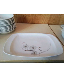 PLAT EN BLANC MOTIF FLORAL PORCELAINE 