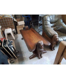 TABLE BASSE LION SCULPTÉ 