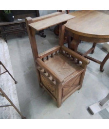 FAUTEUIL PUPITRE ET POT DE CHAMBRE