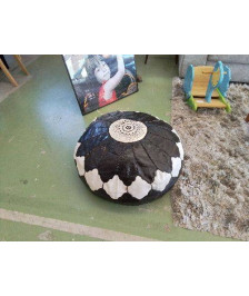 POUF MAROCAIN ROND CUIR NOIR ET BLANC 