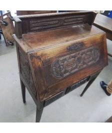 BUREAU A PENTE ANCIEN EN L’ETAT