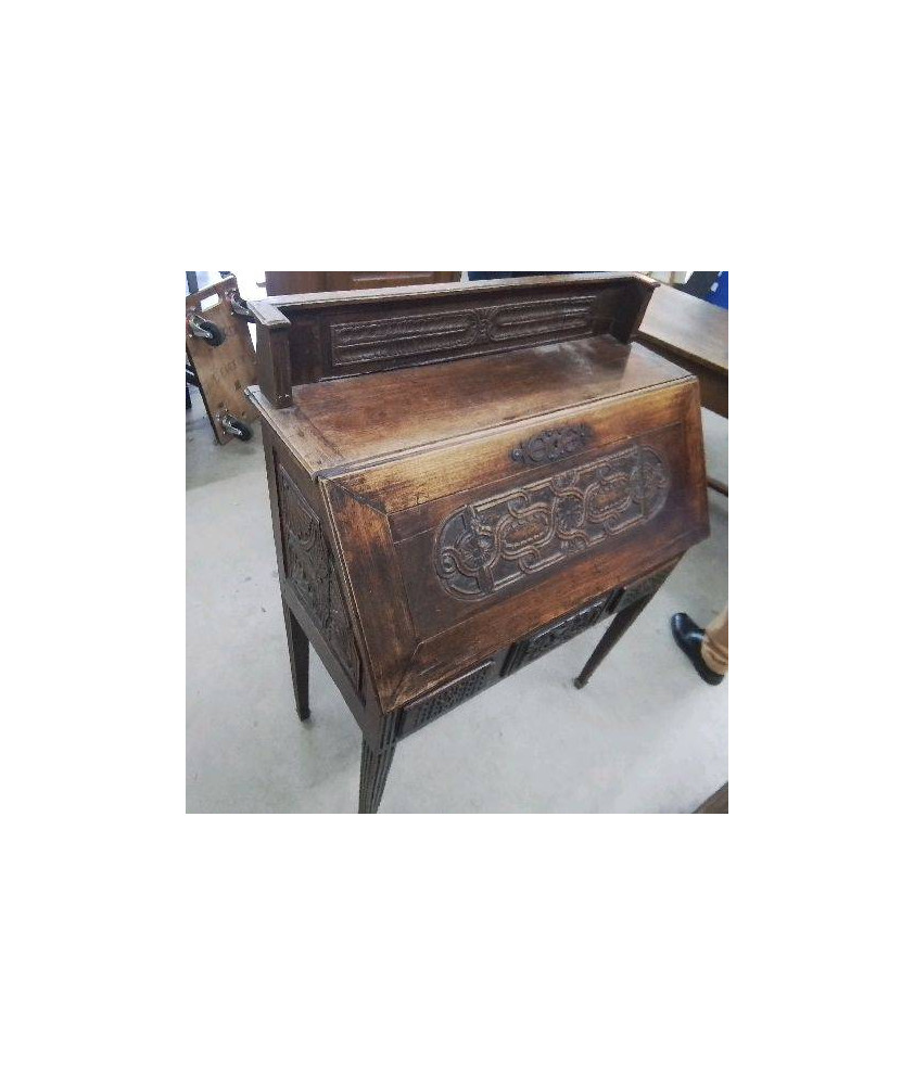 BUREAU A PENTE ANCIEN EN L’ETAT