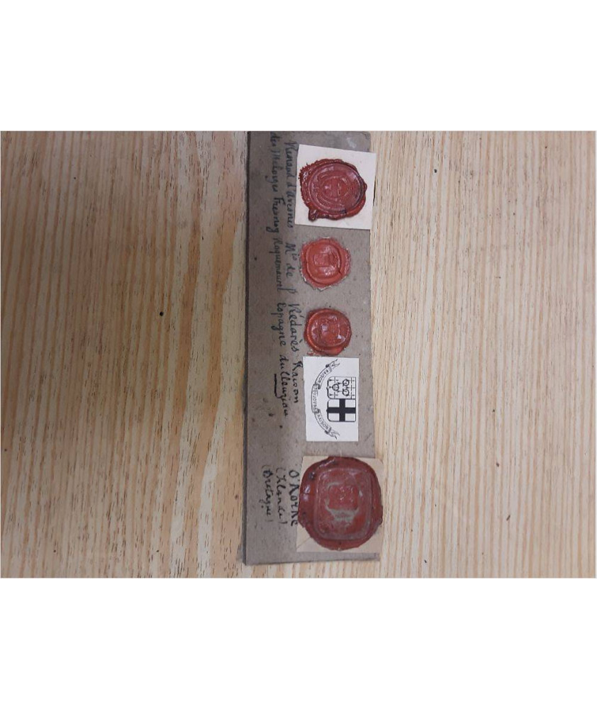 4 CACHETS DE CIRE
