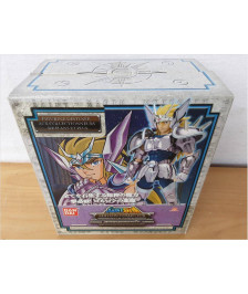 FIGURINE SAINT SEIYA ARGOL DE PERSÉE  LE CHEVALIER D\'ARGENT BANDAI